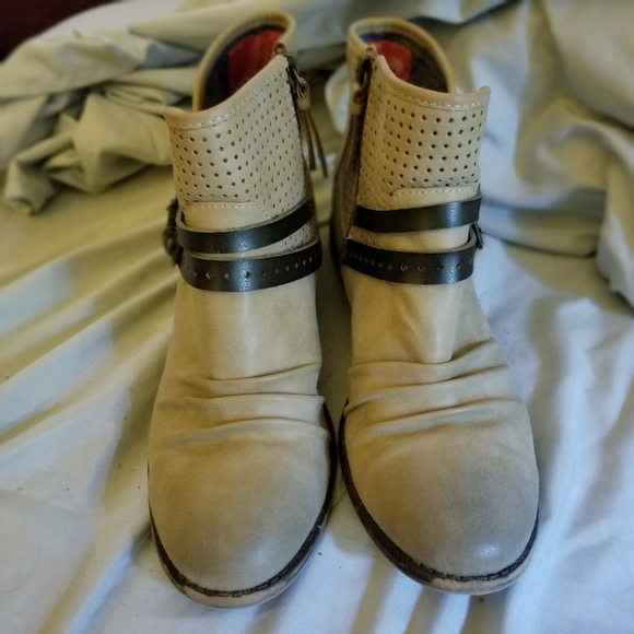 NWOT Roxy Buckle ankle booties - Picture 2 of 8